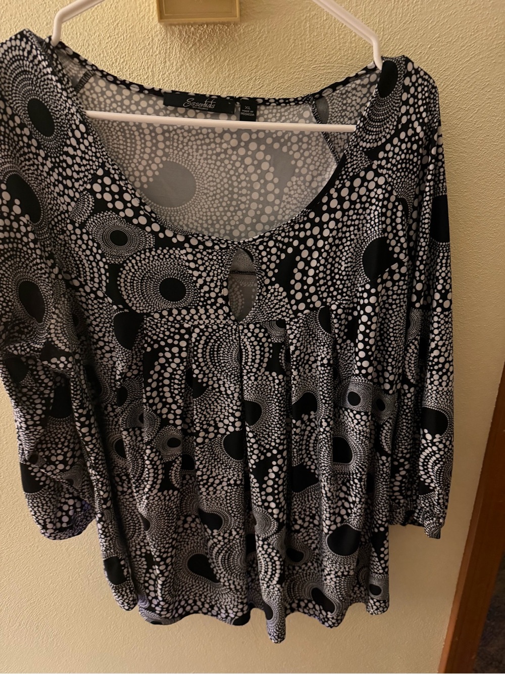 Essentials by Milano Black and White Patterned Scoop Neck Tunic